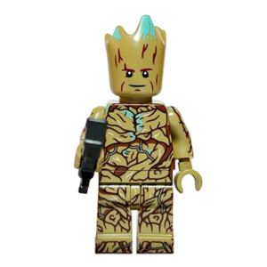 Minifigura de colección de Groot de Marvel Guardianes de la Galaxia, con textura de tronco de árbol marrón, detalles de pequeñas hojas verdes y brazos simulando ramas, sobre fondo blanco.