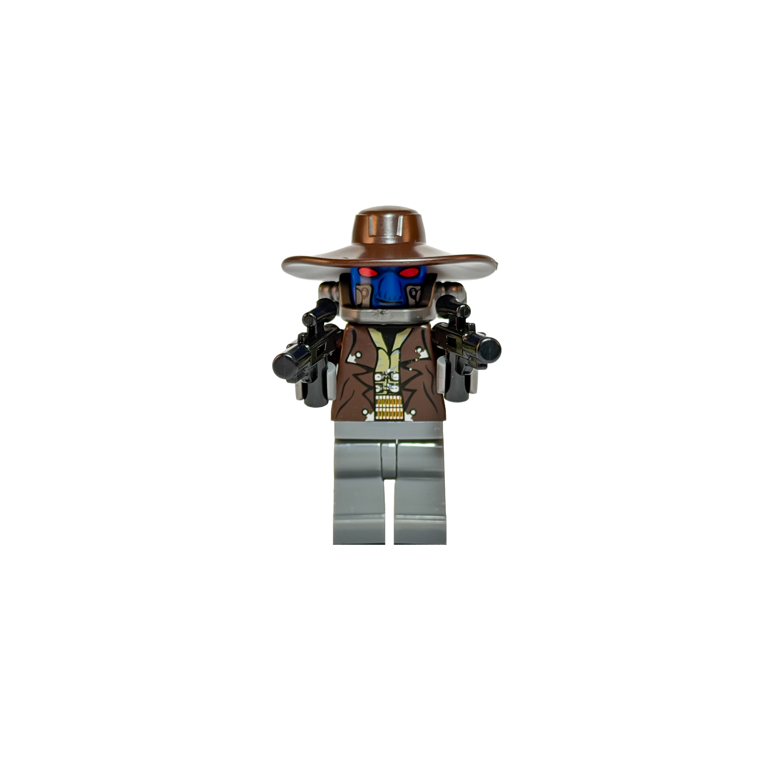 Minifigura de colección del cazarrecompensas Cad Bane de Star Wars sobre un fondo negro puro. Es un alienígena Duros de piel azul y ojos rojos, lleva un gran sombrero marrón de ala ancha, tubos de respiración en el cuello y una gabardina marrón impresa. Está apuntando hacia adelante con dos pistolas bláster negras.