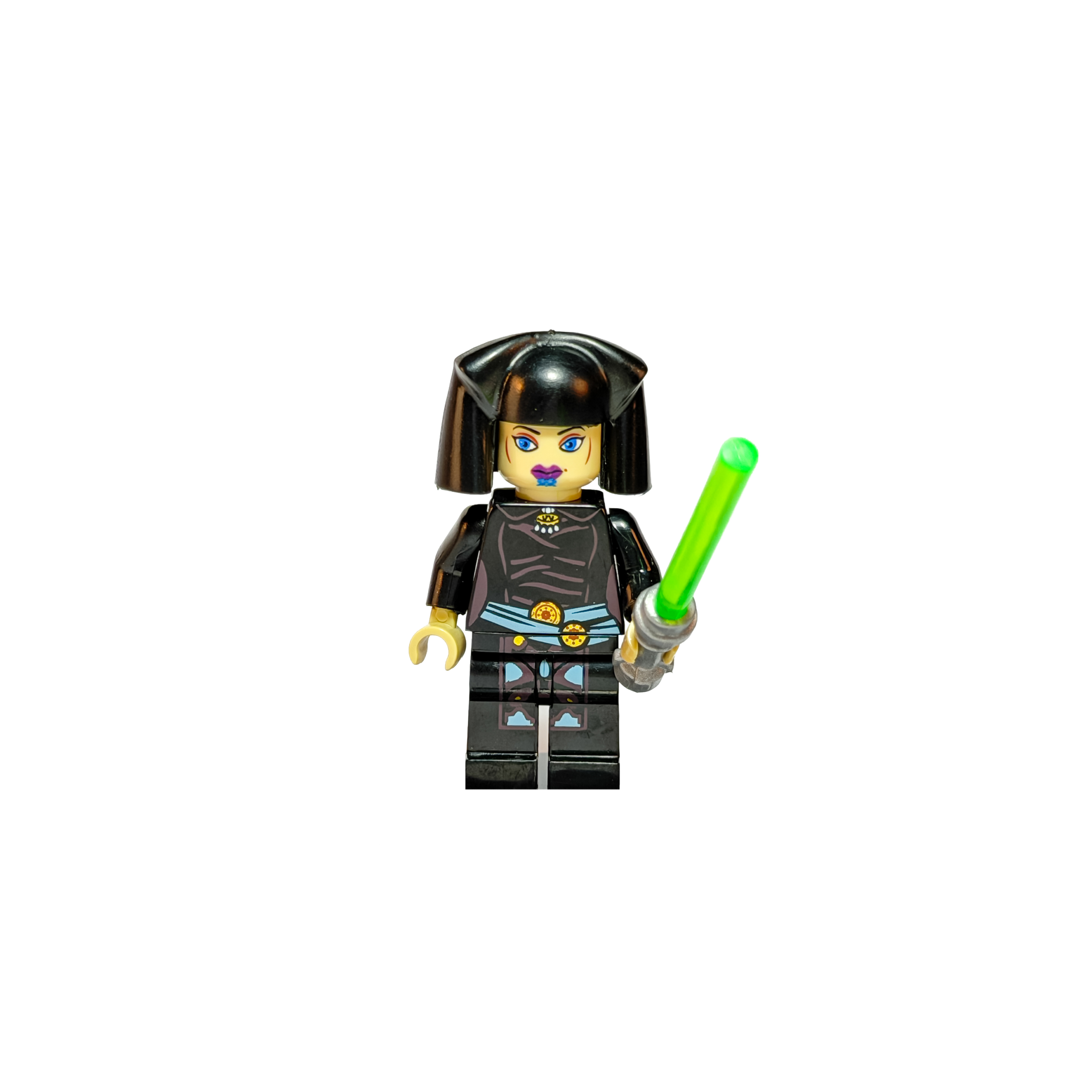 Minifigura de colección de la Maestra Jedi Luminara Unduli de Star Wars sobre un fondo negro puro. Es una mujer de piel olivácea con tatuajes en la barbilla y ojos azules. Viste una túnica negra ajustada con cinturones celestes y detalles dorados. Lleva un tocado negro ancho que cae hacia los lados y sostiene un sable de luz verde brillante con empuñadura plateada.