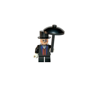 Minifigura de colección de El Pingüino (The Penguin) de DC Comics sobre un fondo blanco puro. Viste un traje negro formal con chaleco rojo y azul. Lleva un sombrero de copa negro y un monóculo en su ojo izquierdo. Sostiene un paraguas negro en su mano izquierda y está parado sobre una base de exposición negra.