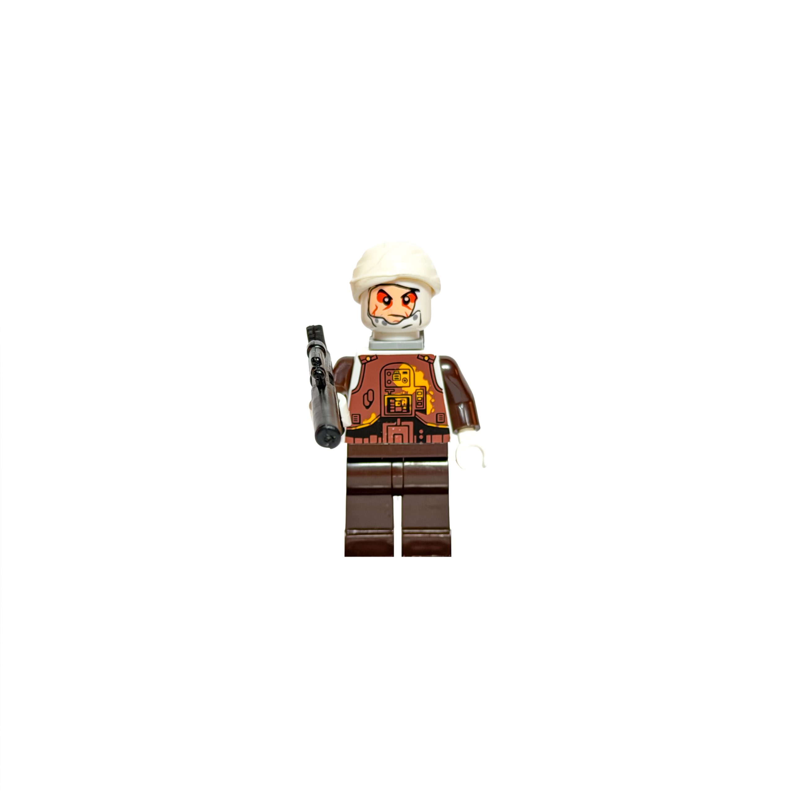 Minifigura de colección del cazarrecompensas Dengar de Star Wars, sobre un fondo negro puro. Tiene el rostro con cicatrices enmarcado por vendajes blancos en la cabeza y cuello. Viste una armadura de combate marrón desgastada con detalles de paneles de control. Sostiene apuntando hacia adelante un rifle bláster largo negro.